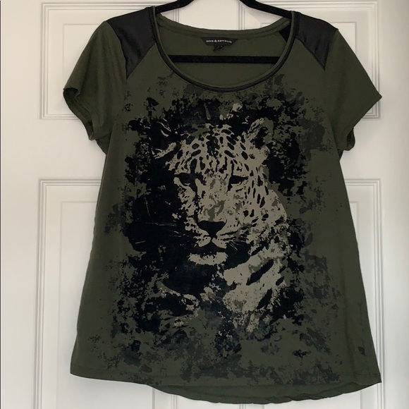 NWOT ROCK AND REPUBLIC LEOPARD TEE LARGE - Picture 1 of 6